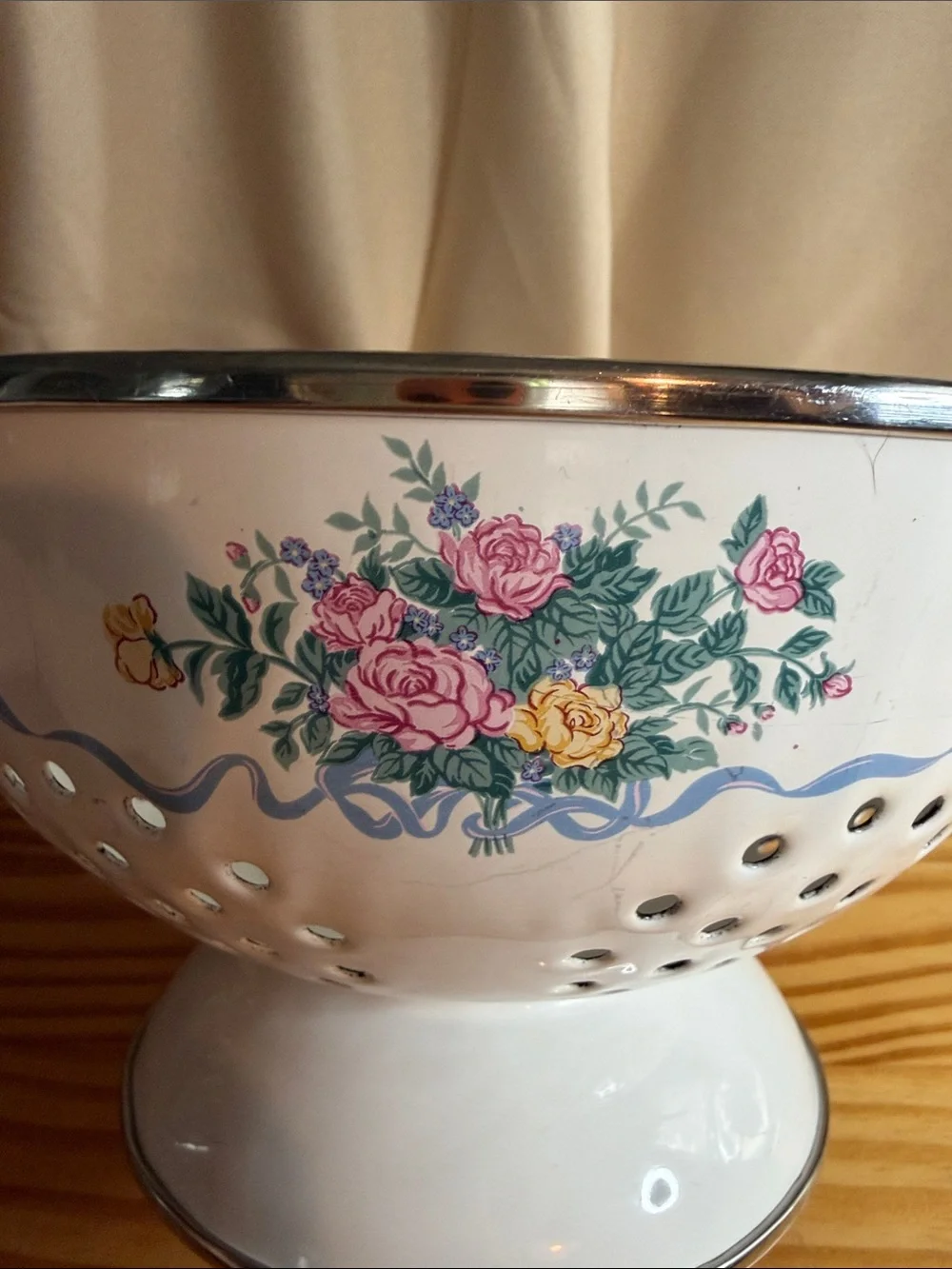Vintage 1980s White Enamel Pedestal Colander 9” - Floral Rose & Ribbon